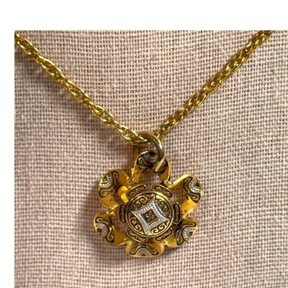 Gold-Tone Damascene Spain Pendant Necklace Flower & Twisted Chain 18" Vintage - Picture 1 of 9